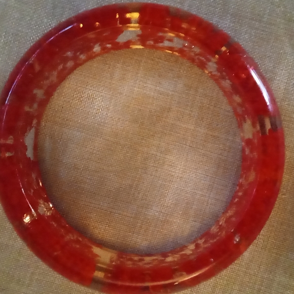 Vintage Encased Red Baby Breath Resin Bangle Bracelet - Picture 2 of 7